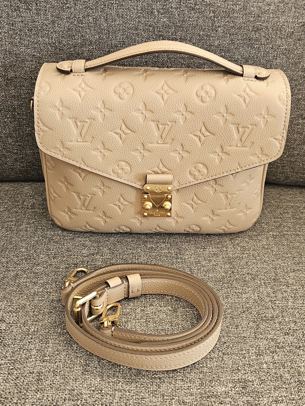 Louis Vuitton Turtledove Monogram Empreinte Pochette Métis - Picture 2 of 15